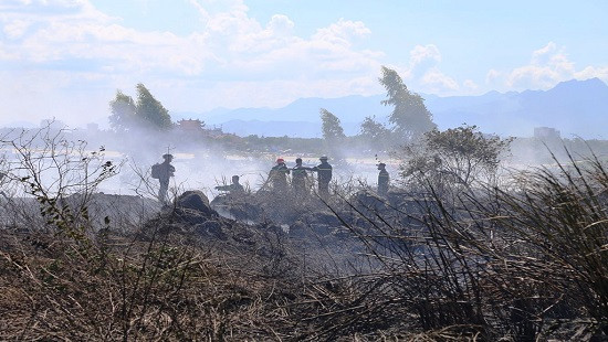 Đà Nẵng: Lại xuất hiện cháy lớn tại bán đảo Sơn Trà