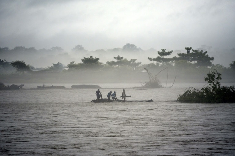 Lũ lụt tàn phá khắp Nam Á