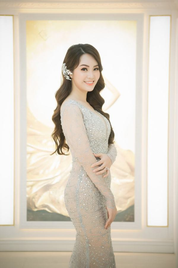 Dàn Hoa hậu, Á hậu nhiều thế hệ hội ngộ tại sự kiện khai trương của  Thẩm mỹ viện Xuân Hương