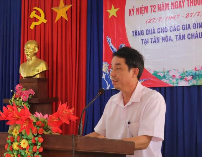 Báo Công lý tặng quà các gia đình chính sách tại Tây Ninh