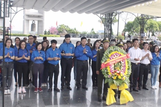 Đoàn Thanh niên cơ quan TANDTC tổ chức chương trình về nguồn