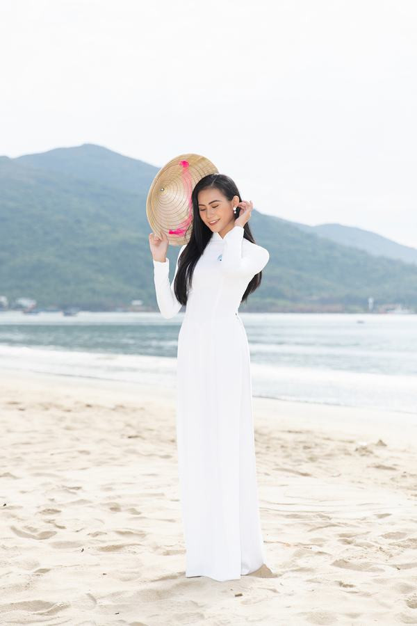 Miss World Việt Nam 2019: Thí sinh khéo léo khoe body phổng phao trong tà áo dài trắng