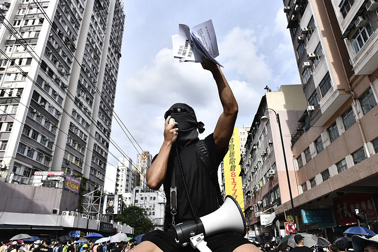 Cuộc biểu tình ở Hongkong: Hàng ngàn người tuần hành ở Yuen Long 