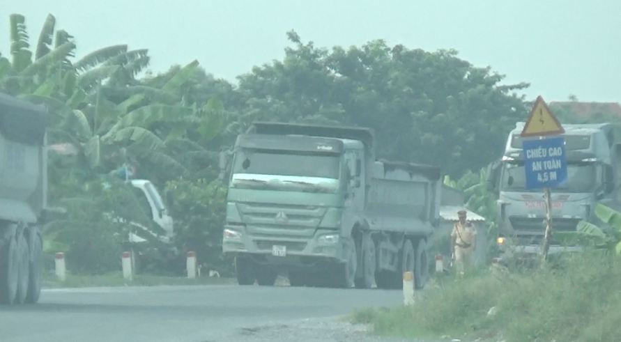 Hà Nam: Xe quá tải, cơi nới thả ga tàn phá hạ tầng giao thông