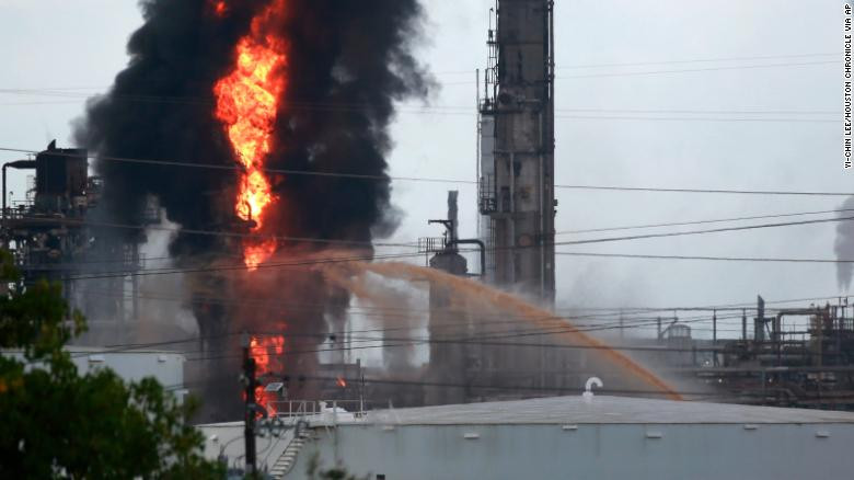 Mỹ: Cháy nổ kinh hoàng tại nhà máy của ExxonMobil