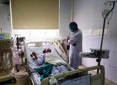 Chạy thận ở bệnh viện, 6 bệnh nhân mệt mỏi, sốt bất thường