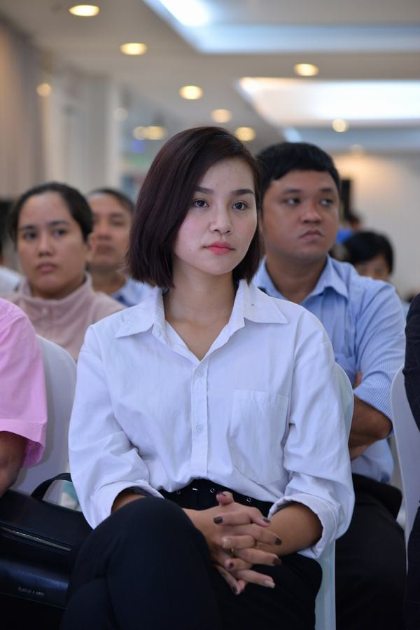 Top 10 Hoa hậu Hoàn vũ Việt Nam Lê Thu Trang đòi quyền lợi cho trẻ nhiễm HIV/AIDS