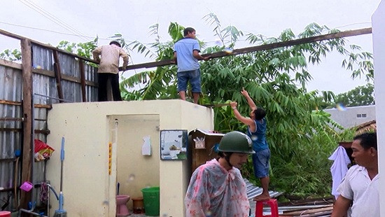 120 căn nhà tại Hậu Giang bị lốc xoáy làm hư hại 