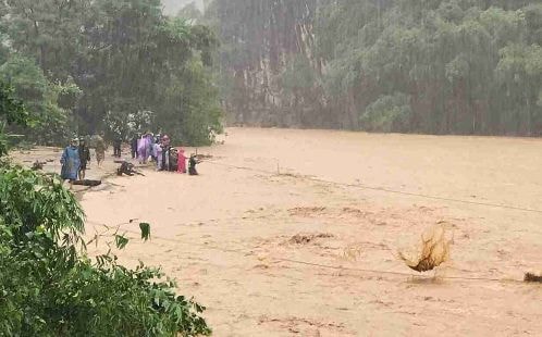 Tìm thấy 1 nạn nhân mất tích, đưa bác sỹ, thuốc men vào bản Xa Ná