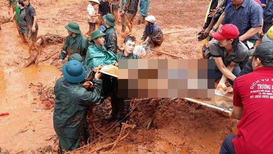 Vụ sạt lở ở Đắk Nông: Tìm thấy thi thể 3 người trong gia đình bị vùi lấp