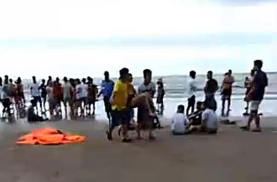 Tắm biển ở Bình Thuận, 4 người chết, 2 người mất tích