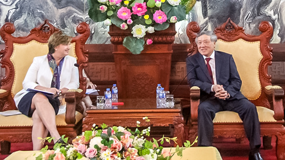 Chánh án TANDTC Nguyễn Hòa Bình tiếp Trưởng đại diện Quỹ Nhi đồng LHQ tại Việt Nam