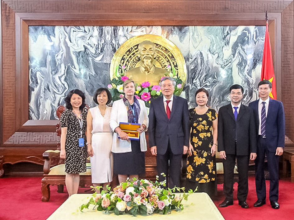 Chánh án TANDTC Nguyễn Hòa Bình tiếp Trưởng đại diện Quỹ Nhi đồng LHQ tại Việt Nam