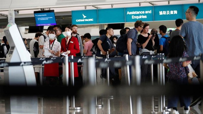 Sân bay quốc tế Hong Kong nối lại hoạt động sau biểu tình