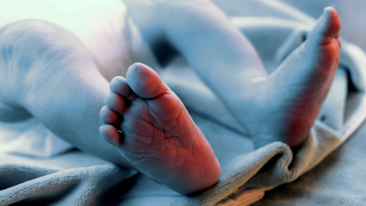 Mang tử cung đôi, người mẹ sinh nở cặp song sinh cách nhau… 2 tháng rưỡi