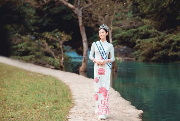 Hoa hậu Lương Thuỳ Linh thả dáng giữa chốn bồng lai tiên cảnh của Cao Bằng