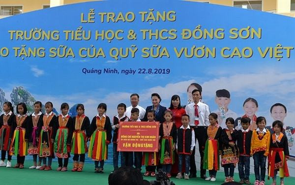 Chủ tịch Quốc hội Nguyễn Thị Kim Ngân dự lễ trao tặng trường học 8,3 tỷ đồng