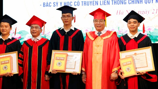 Học viện Y- Dược học cổ truyền Việt Nam trao bằng tốt nghiệp cho 755 học viên ngành Y- Dược cổ truyền