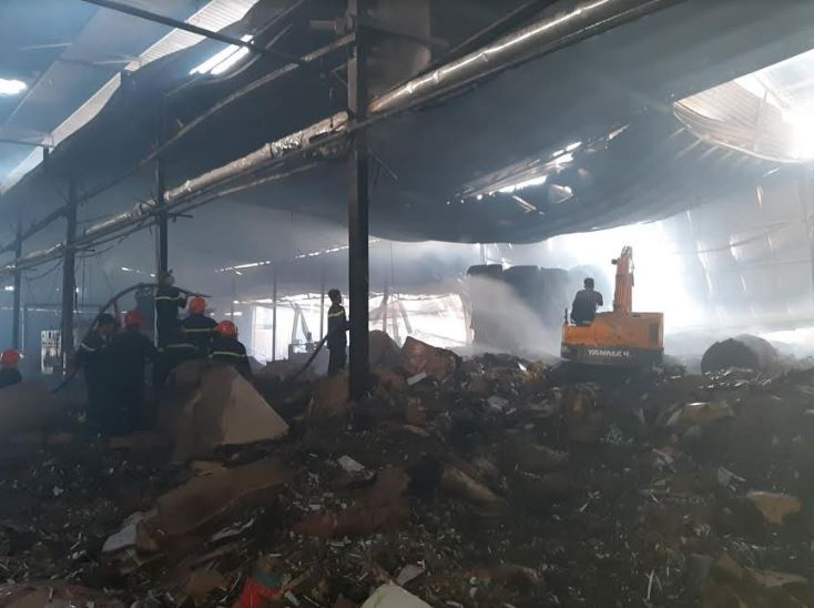 Cháy kinh hoàng tại nhà máy giấy thiệt hại trên 1 tỷ đồng