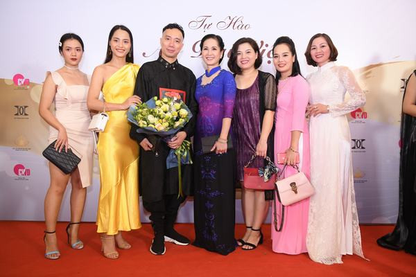 Đêm diễn “Tự hào Áo dài Việt” quy tụ những nhà thiết kế đam mê nét đẹp truyền thống