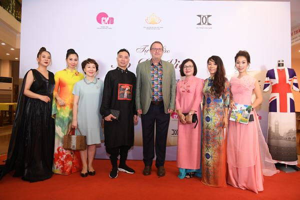 Đêm diễn “Tự hào Áo dài Việt” quy tụ những nhà thiết kế đam mê nét đẹp truyền thống