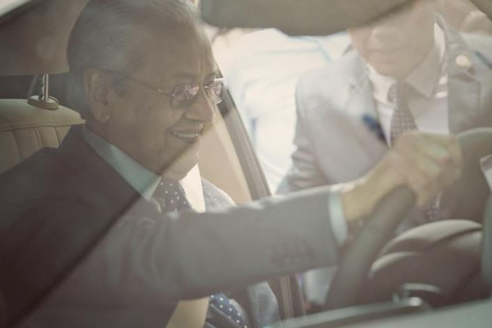 Thủ tướng Malaysia: “Xe VinFast rất khỏe, thiết kế đẹp, êm như xe điện”