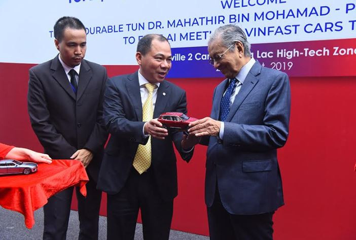 Thủ tướng Malaysia: “Xe VinFast rất khỏe, thiết kế đẹp, êm như xe điện”