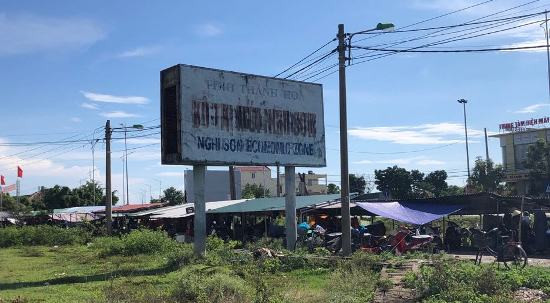 Thanh Hóa: Nhếch nhác chợ tự phát ngay Khu kinh tế Nghi Sơn