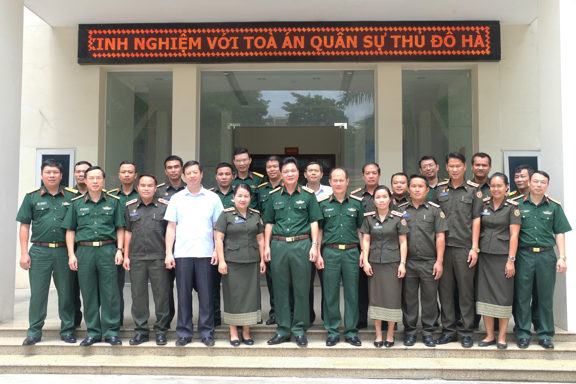 Tòa án quân sự hai nước Việt Nam - Lào trao đổi nghiệp vụ, kinh nghiệm xét xử