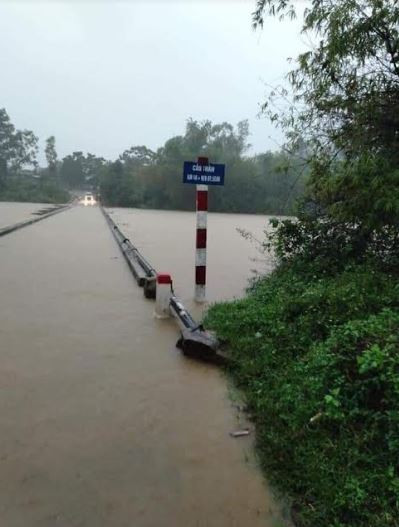 Quảng Bình: Huyện Minh Hóa bị ngập nặng, nhiều nơi bị cô lập