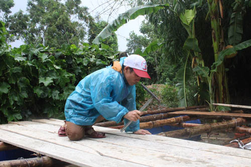 Nước lũ lên nhanh, nhiều nơi ở Hà Tĩnh bị ngập úng