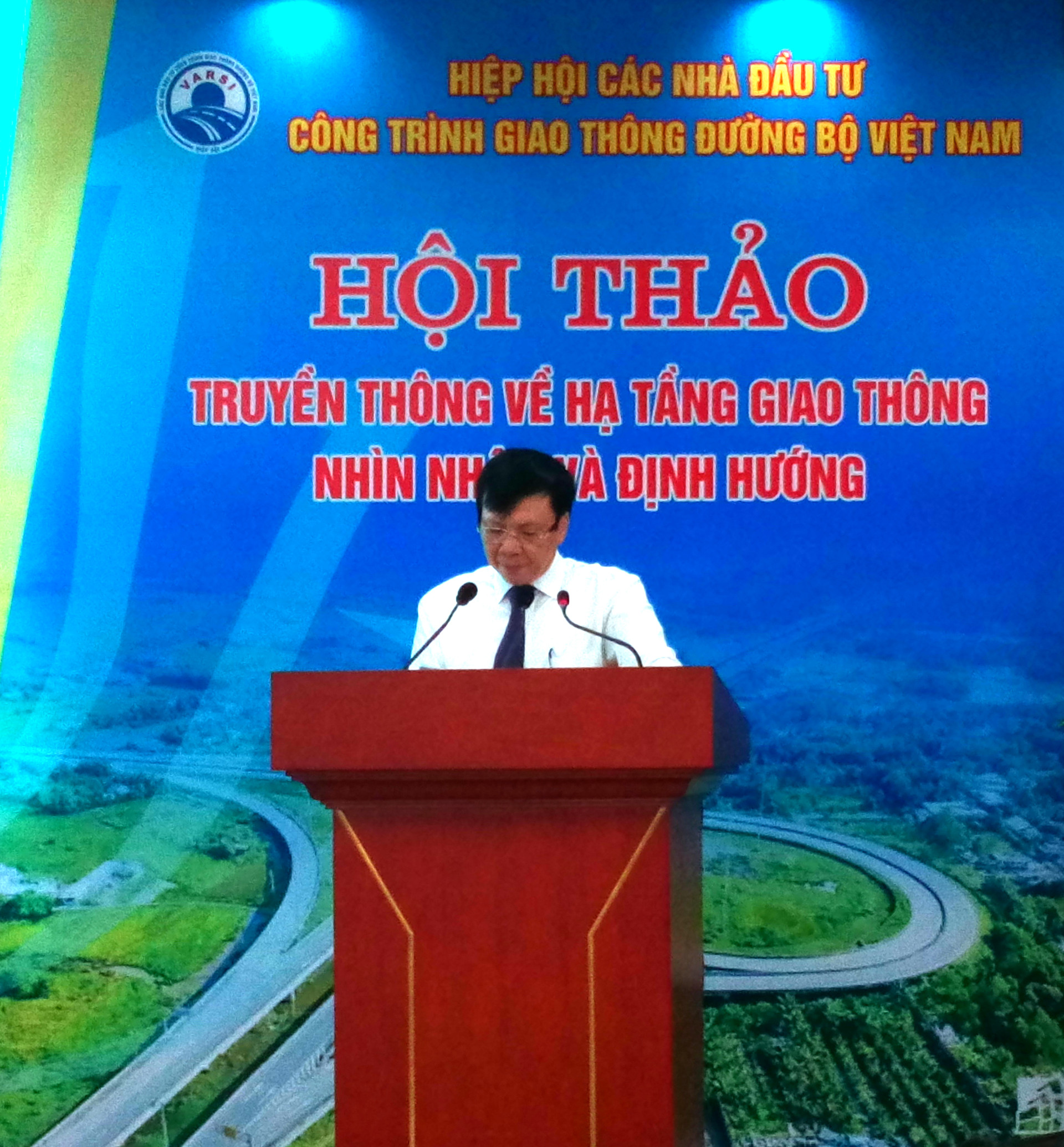 Ông Hồ Quang Lợi - Phó Chủ tịch Thường trực Hội Nhà báo Việt Nam phát biểu khai mạc Hội thảo