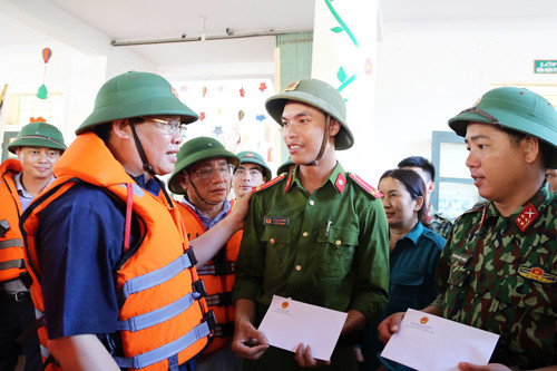 Phó Thủ tướng Vương Đình Huệ kiểm tra công tác khắc phục sau lũ ở Hà Tĩnh