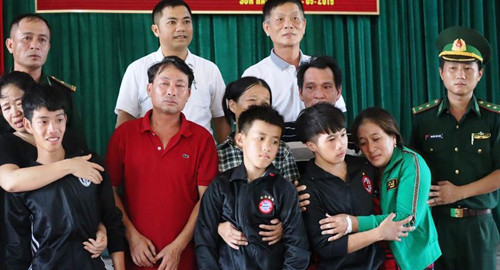 Vụ chìm tàu Nghệ An ở Quảng Bình: 4 ngư dân được cứu sống đã đoàn tụ với gia đình