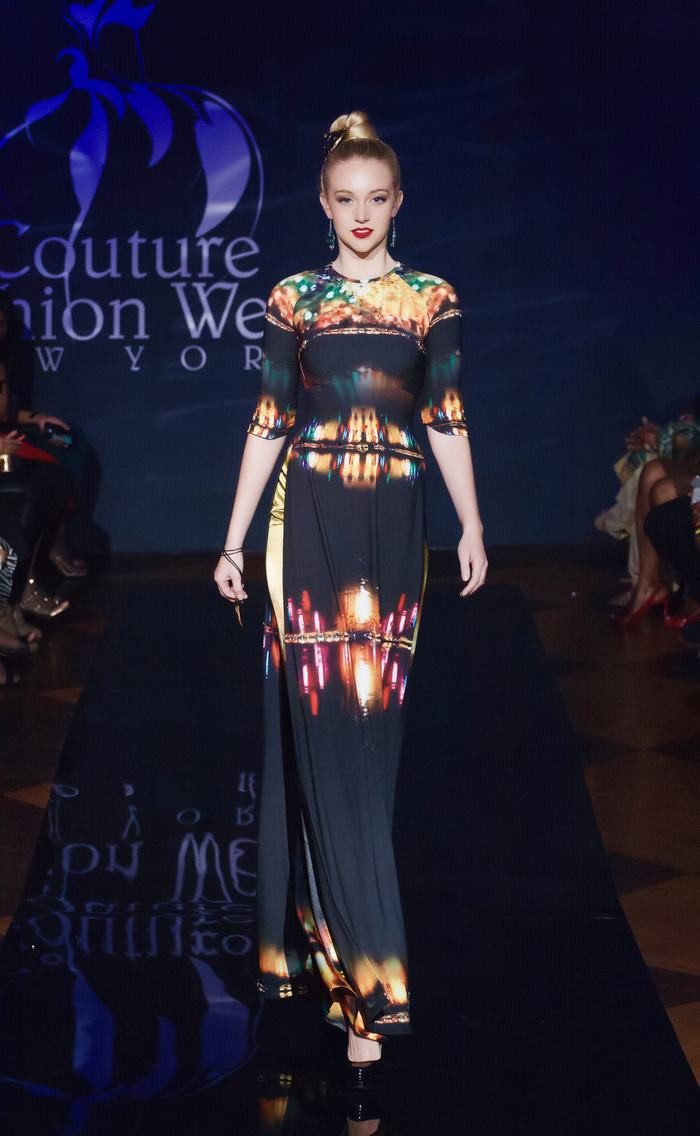 New York Couture Fashion Week: Siêu mẫu quốc tế diện nón dát vàng trình diễn BST “S Viet” 