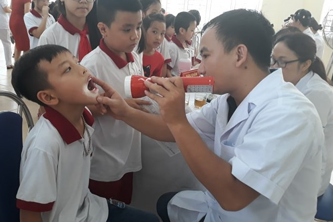 Vụ cháy Công ty Rạng Đông: Khám sức khỏe cho hơn 1.700 học sinh