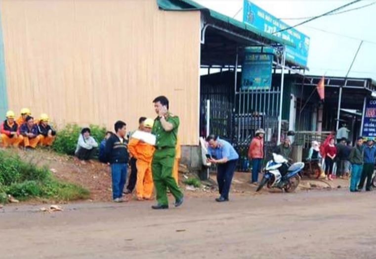 Vướng dây cáp nhiễm điện, 2 em học sinh tử vong tại chỗ