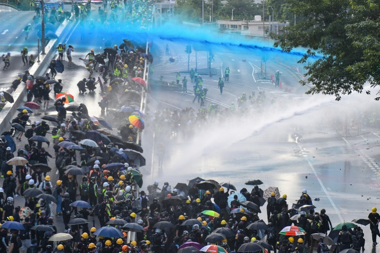 Khí gas, vòi rồng và đụng độ đánh dấu ngày thứ 99 của cuộc biểu tình ở Hongkong