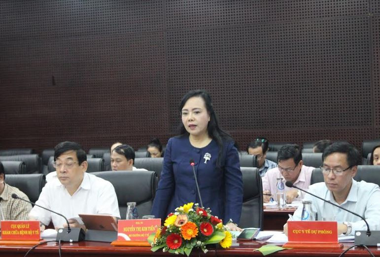 Bộ trưởng Bộ Y tế Nguyễn Thị Kim Tiến kiểm tra tình hình bệnh sốt xuất huyết tại Đà Nẵng
