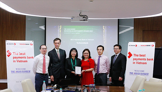 Techcombank được vinh danh “Ngân hàng cung cấp dịch vụ thanh toán tốt nhất Việt Nam 2019”