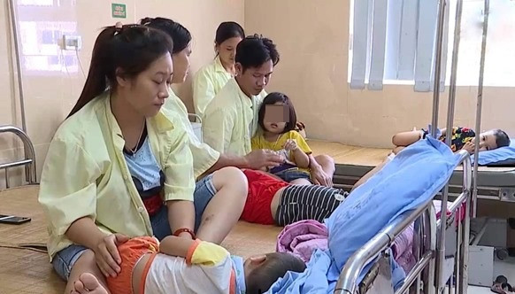 Phú Thọ: Phòng giáo dục nói gì về việc 90 trẻ mầm non nhập viện?