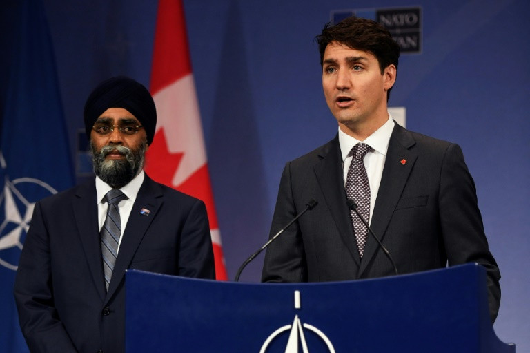 Thủ tướng Canada xin lỗi vì một bức ảnh cũ