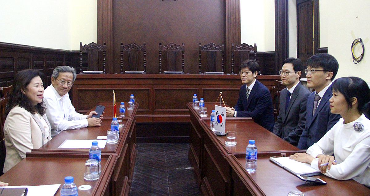 Phó Chánh án TANDTC Nguyễn Thúy Hiền tiếp xã giao Thẩm phán Hàn Quốc