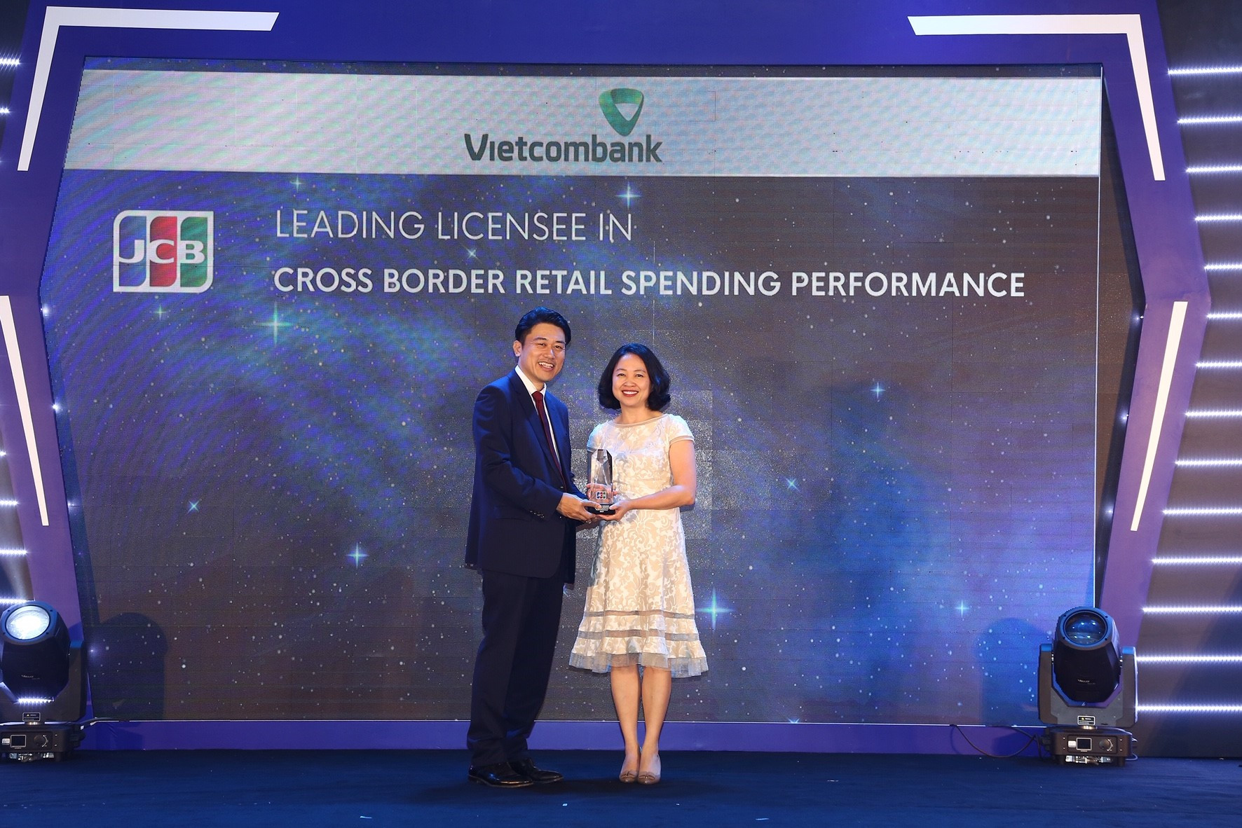 Vietcombank dẫn đầu về doanh số sử dụng và thanh toán thẻ JCB