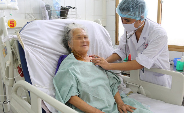 Bị hoại tử 3m ruột, cụ bà 80 tuổi may mắn được cứu sống