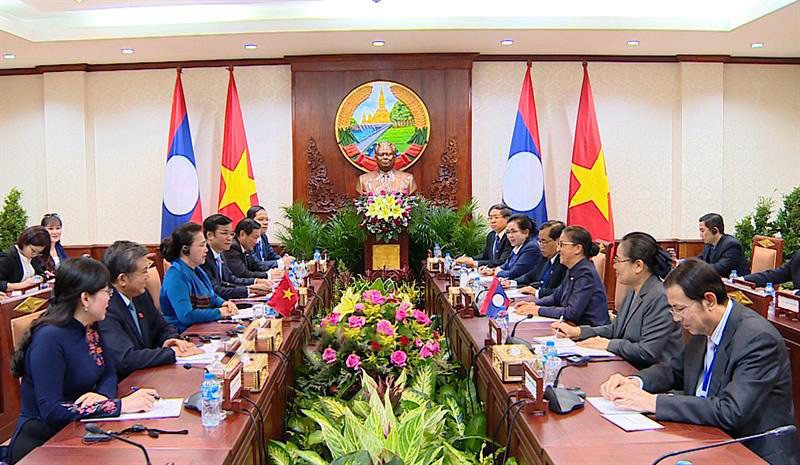 Chủ tịch Quốc hội Nguyễn Thị Kim Ngân hội kiến, hội đàm với các nhà lãnh đạo Lào