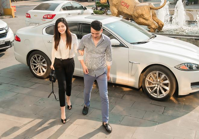 Nữ ca sĩ từng bị chém gần đứt lìa chân hôn chồng đại gia giữa sự kiện đông người 6 Nữ ca sĩ từng bị chém gần đứt lìa chân hôn chồng đại gia giữa sự kiện đông người 6