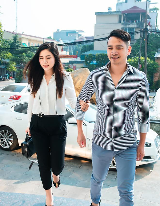 Nữ ca sĩ từng bị chém gần đứt lìa chân hôn chồng đại gia giữa sự kiện đông người 4 Nữ ca sĩ từng bị chém gần đứt lìa chân hôn chồng đại gia giữa sự kiện đông người 4