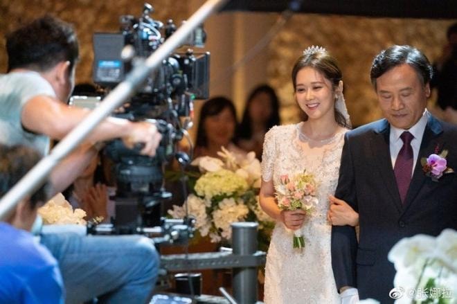 Jang Nara mặc váy cưới sương sương vẫn khiến cư dân mạng phải thốt lên: 'Thời gian bỏ quên cô ấy rồi' 2