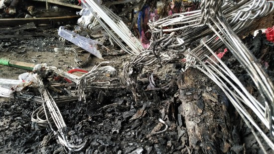 Hiện trường vụ cháy chợ Còng khiến hàng trăm gian hàng bị thiêu rụi